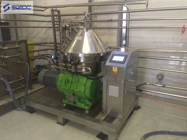 Séparateur de centrifugeuses de pile de disques de levure de bière autonettoyante pour la clarification